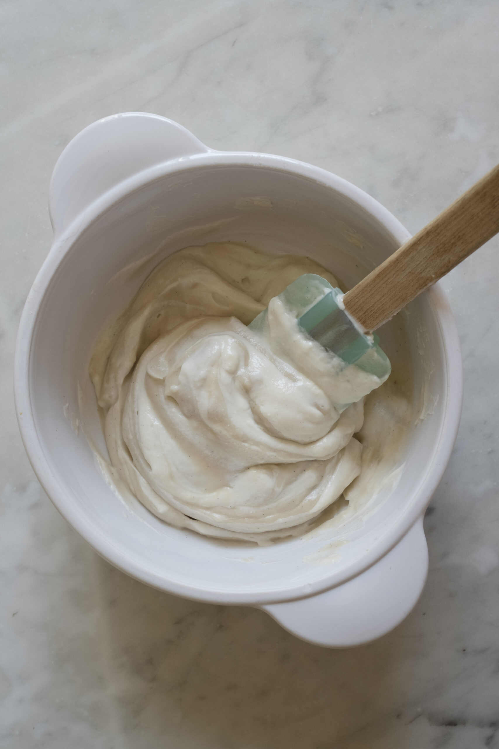 Unite creams for vegan mascarpone